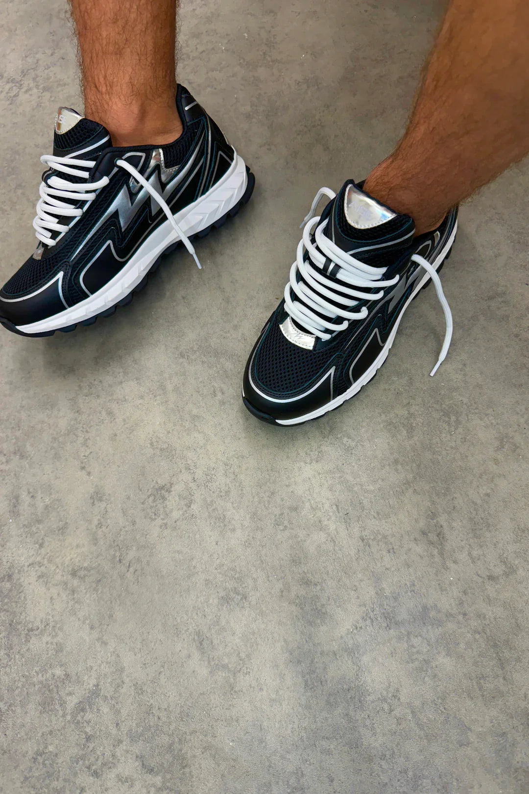 Carbon Chrome Cosmo Runner